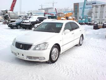 2004 Toyota Crown Images