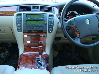 2004 Toyota Crown Photos