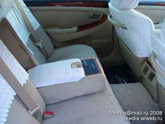 2004 Toyota Crown Photos