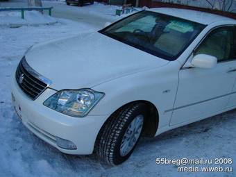 2004 Toyota Crown Pictures