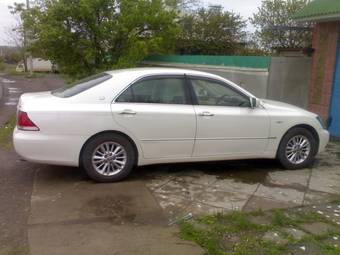 2004 Toyota Crown Photos