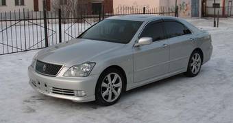 2004 Toyota Crown Photos