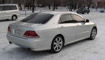 2004 Toyota Crown Pictures