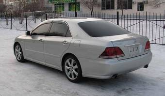 2004 Toyota Crown Photos