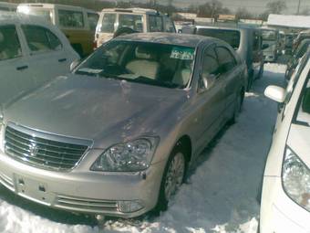 2004 Toyota Crown Pics