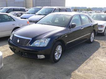 2004 Toyota Crown Photos