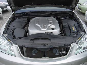 2004 Toyota Crown Photos