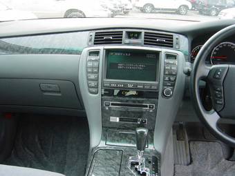 2004 Toyota Crown Pictures