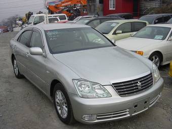 2004 Toyota Crown Photos