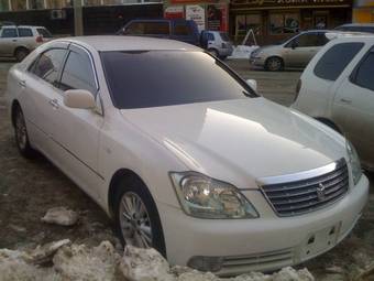 2004 Toyota Crown Pics