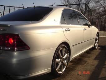 2004 Toyota Crown Photos