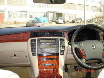 2004 Toyota Crown Pictures