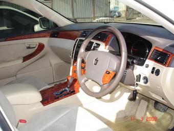 2004 Toyota Crown Pics