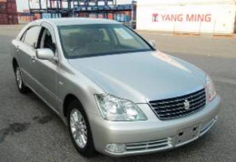 2004 Toyota Crown Photos