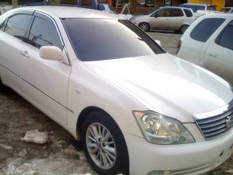 2004 Toyota Crown Photos