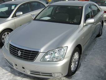 2004 Toyota Crown Pictures