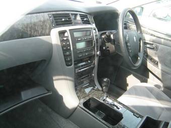 2004 Toyota Crown Pics