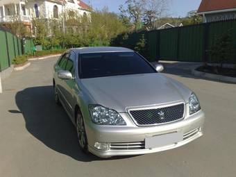 2004 Toyota Crown Photos