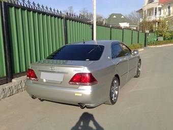 2004 Toyota Crown Photos