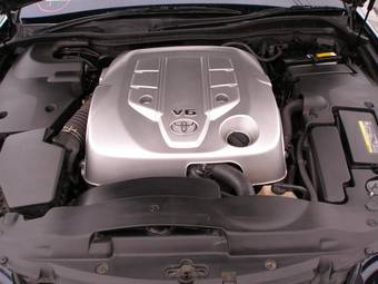 2004 Toyota Crown Photos