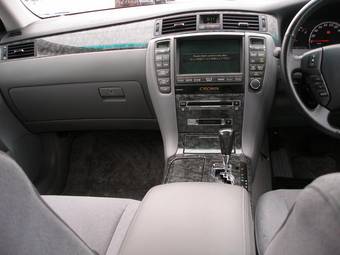 2004 Toyota Crown Photos