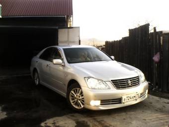 2004 Toyota Crown Pics