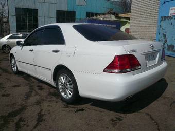 2004 Toyota Crown Pictures