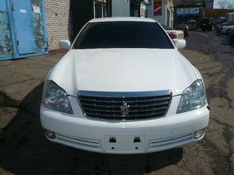 2004 Toyota Crown Wallpapers