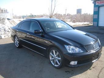 2004 Toyota Crown Photos