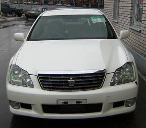 2004 Toyota Crown Photos