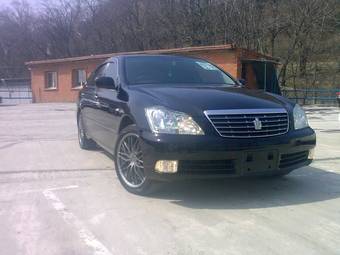 2004 Toyota Crown Pictures