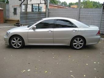 2004 Toyota Crown Photos