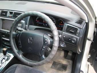 2004 Toyota Crown Images