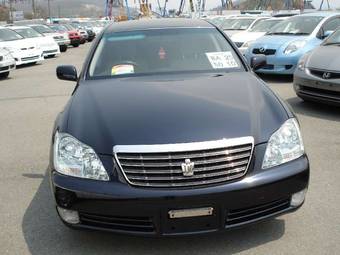 2004 Toyota Crown Pictures