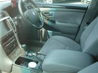 2004 Toyota Crown Photos