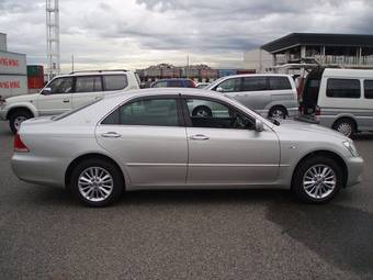 2004 Toyota Crown Pictures