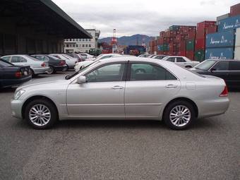 2004 Toyota Crown Pictures