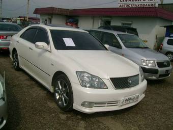 2004 Toyota Crown Pictures