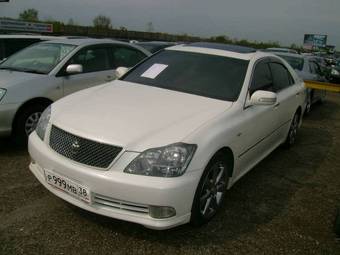2004 Toyota Crown Pics