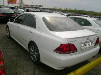 2004 Toyota Crown Pictures