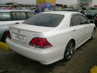 2004 Toyota Crown Pictures