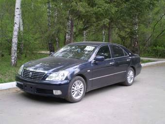2004 Toyota Crown Photos