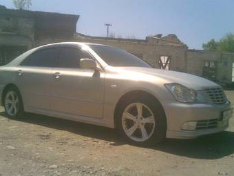 2004 Toyota Crown Photos