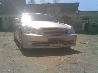 2004 Toyota Crown Photos