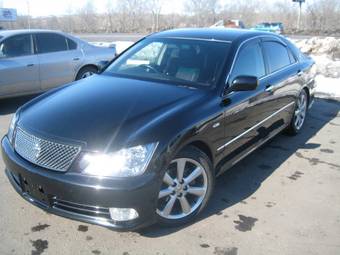2004 Toyota Crown Photos