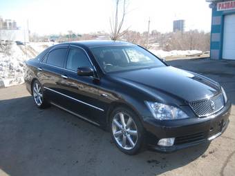 2004 Toyota Crown Pictures