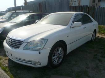 2004 Toyota Crown Pictures