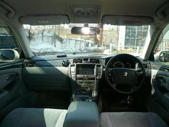 2004 Toyota Crown Photos