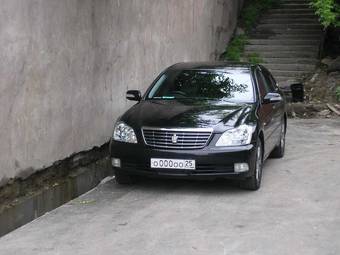 2004 Toyota Crown Pics