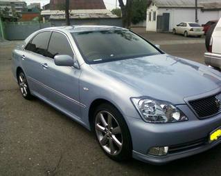 2004 Toyota Crown Pictures